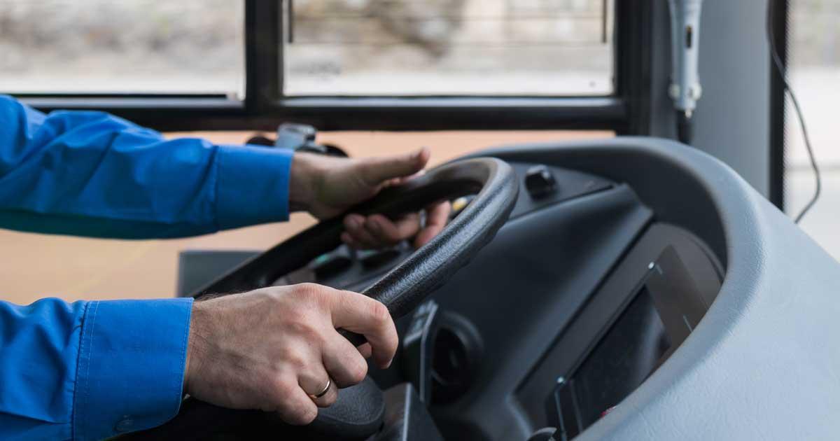 Opleidingen op de werkplek voor buschauffeurs aanmoedigen 